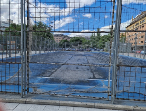 La pista polideportiva de Dámaso Alonso, dos meses cerrada por la inacción y falta de previsión del Gobierno de VOX y PP