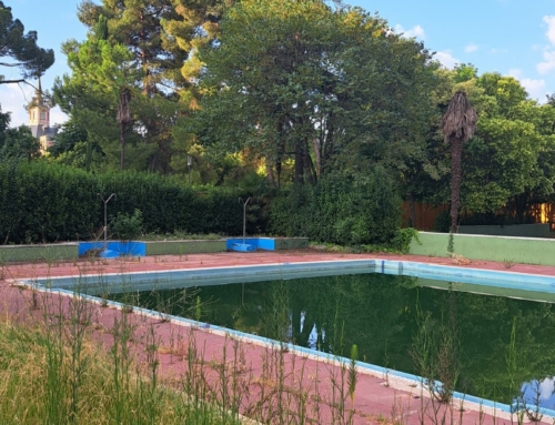 Comienza julio con la piscina del O’Donnell cerrada y en un estado deplorable, ejemplificando el abandono institucional que sufre Alcalá bajo la gestión de Judith Piquet